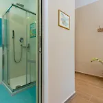 לינה וארוחת בוקר Giacomino 4*